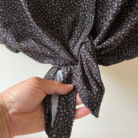 Adrianna Papell Sz L Tank Top Stretch V Neck Blouse Black Button Down Tie Waist - Picture 3 of 7